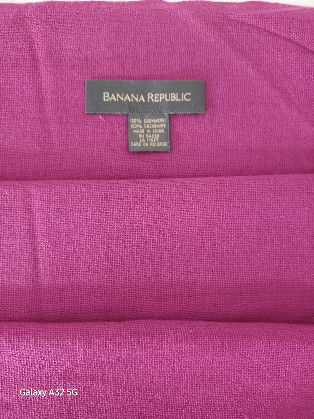 Banana Republic 100% Cashmere Wrap Scarf Shawl 72x30" - Picture 2 of 3